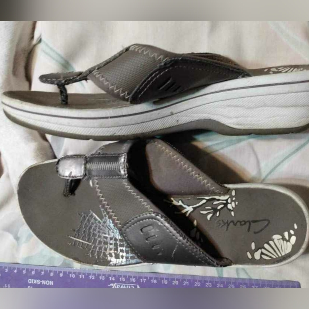 Clark's sandals size 7